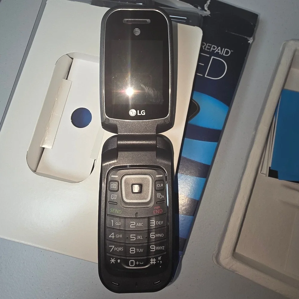 New AT&T LG B470 Prepaid Unlimited Talk & Text Flip Phone Black No Contract NOTE